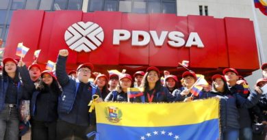 Parten a Rusia jóvenes venezolanos a estudiar ingeniería en gas y petróleo