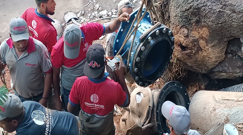 Atienden a familias con reparaciones de tuberías en Miranda