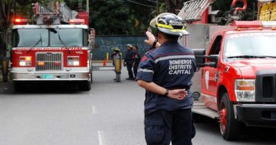 Caracas reconoce a su cuerpo de Bomberos por su loable Labor ante fuertes incendios
