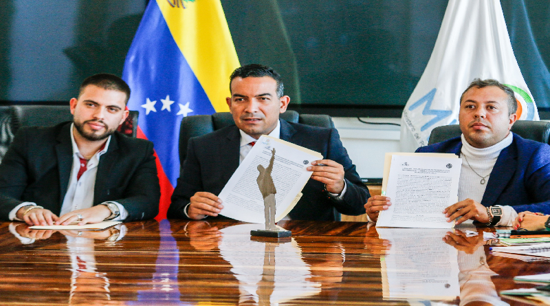 Firman alianza estratégica para la preservación del cóndor andino