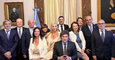 Presidente argentino celebra primera reunión de su gabinete