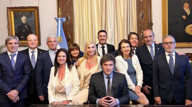 Presidente argentino celebra primera reunión de su gabinete