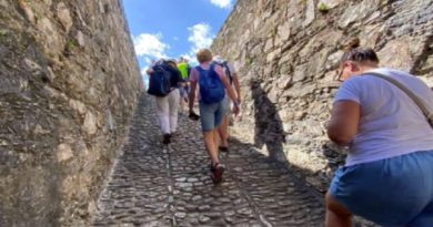 Turistas polacos disfrutan de rusta histórica en La Guaira