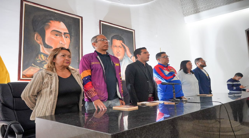 Reconocen a docentes y estudiantes de Caracas con galardón "Simón Rodríguez"