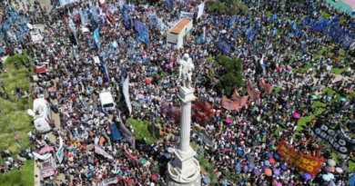 La Policía detuvo a trabajadores al término de la movilización popular (Foto agencias)