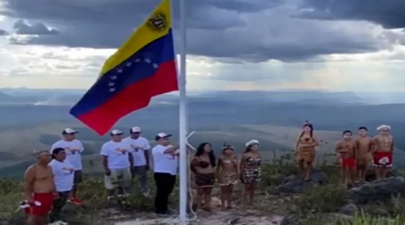 The Venezuelan flag was raised on the territory of Guiana Esquipa