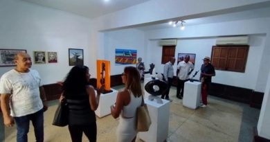 Inauguran Exposición Colectiva "Artistas y Amigos del Museo Nueva Cádiz"