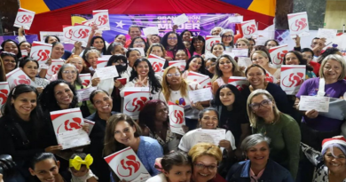 Más de 3 mil venezolanas reciben certificados por capacitación de MinMujer