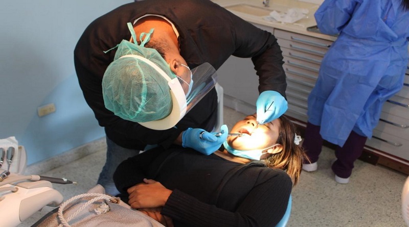 Misión Sonrisa entrega prótesis dentales en Valera