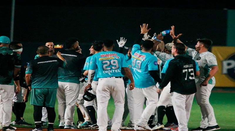 Bravos se afianza como colíder al derrotar 5-4 a los Tigres