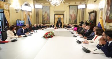 recibe notificación de inicio de sesiones del Poder Legislativo