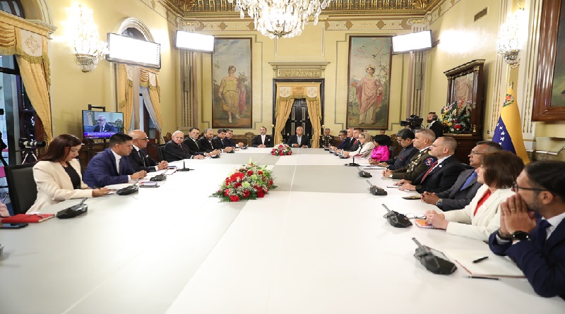 recibe notificación de inicio de sesiones del Poder Legislativo
