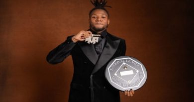 Ronald Acuña Jr. recibió su premio MVP de la Liga Nacional