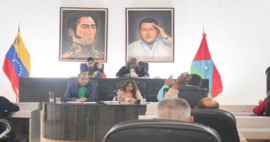 Concejo Municipal de Caracas rendirá homenaje a los docentes