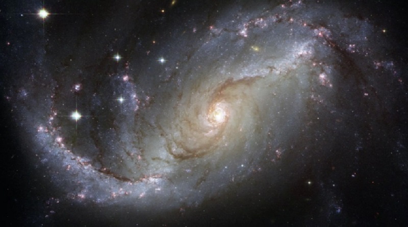 Astrólogos detectan ondulaciones en la galaxia espiral más antigua