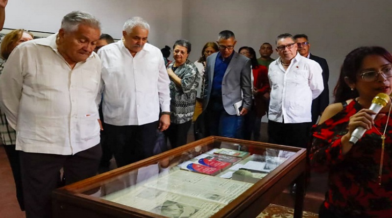 Honran los 65 años de la Revolución Cubana con exposición de fotos