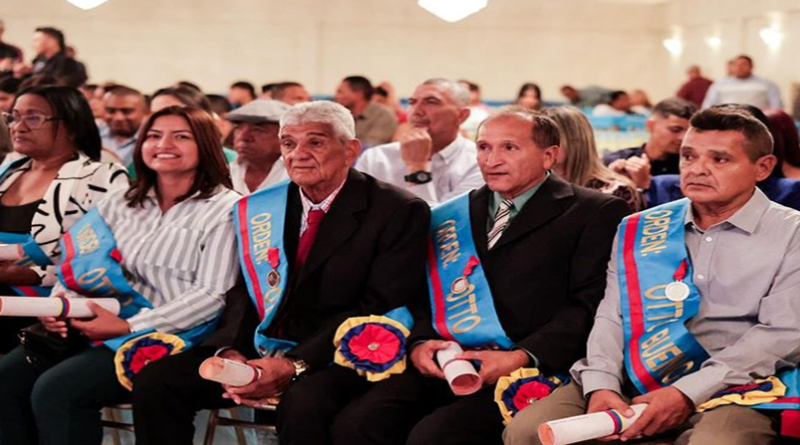 Falcón galardona a atletas y glorias deportivas con Orden Otto Rafael Bueno