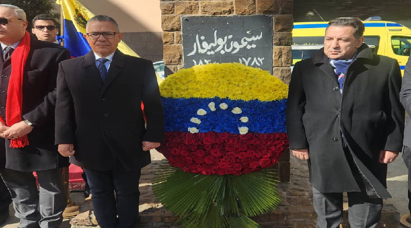 Rinden homenaje a El Libertador en Egipto con ofrenda floral