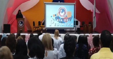 Autoridades del Hospital JM de los Ríos reconocen labor de pediatras en su día