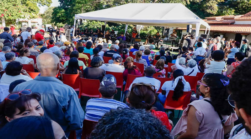 Caraqueños disfrutan del concierto de Colina en Casona Cultural “Aquiles Nazoa”