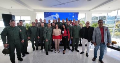 Estudiantes debaten sobre geopolítica de ciencia, tecnología e innovación