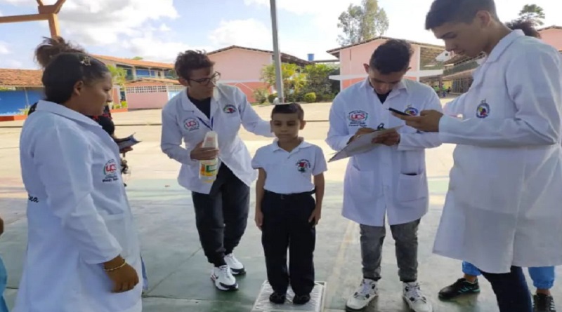 Jornada de vacunación atiende a niños y niñas en Escuela Alirio Goitia Araujo