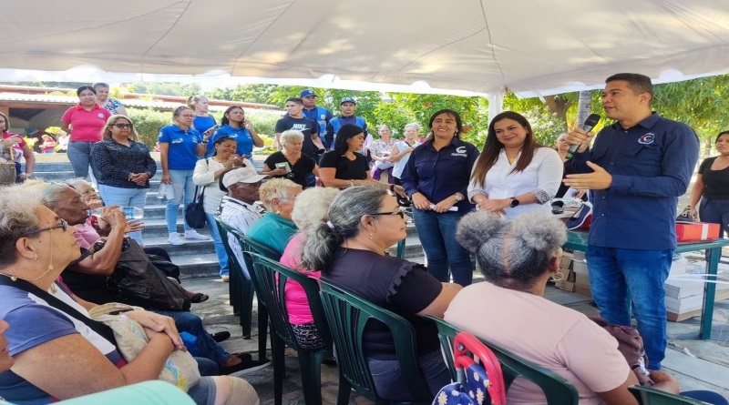 Favorecen a docentes de La guaira con jornada de atención social
