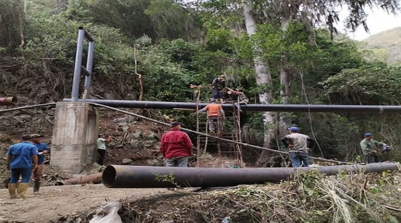 Avanzan labores de sustitución de tubería de agua en Lagunillas de Mérida