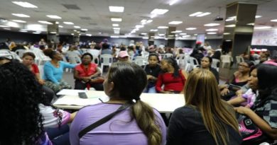 Mujeres emprendedoras participan en foro sobre las 7 transformaciones