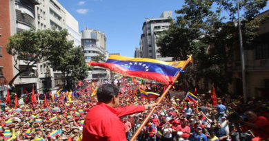 Pueblo victorioso de Venezuela alza las banderas de la dignidad a 66 años del 23-E