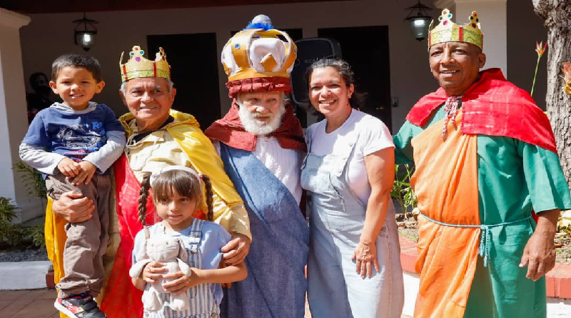 Reyes Magos llegan a la Casona Cultural Aquiles Nazoa