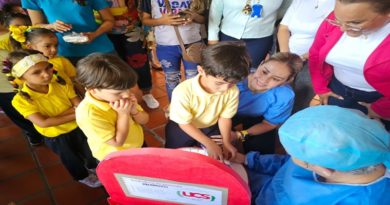 Benefician a estudiantes con jornada de salud escolar en Barinas