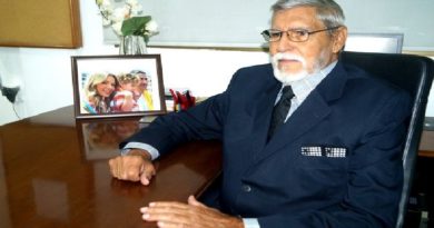 Presidente Maduro lamenta pérdida física de Winston Vallenilla Padre