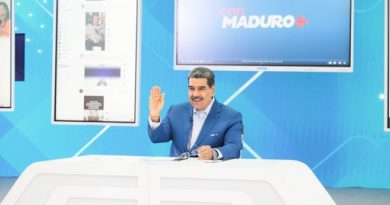 Prohiben entrada a EE. UU. a cultor español David Morales tras representar a Bolívar