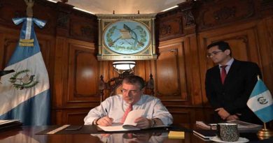 Presidente Arévalo deroga acuerdo que privilegiaba a exfuncionarios de Guatemala