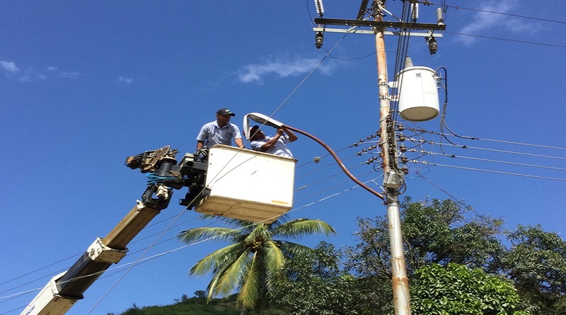 Instalan luminarias en principales vías del municipio Sucre en Miranda