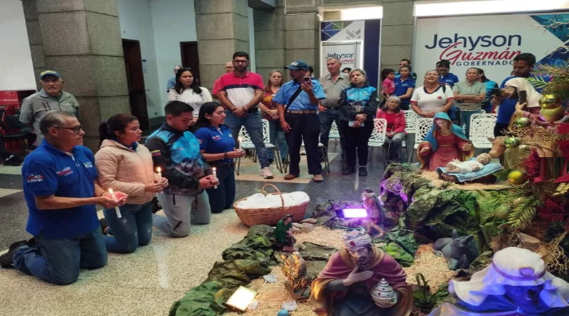 Festejan la tradicional paradura del niño en Mérida