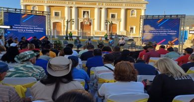 Pueblo caraqueño debate sobre las 7T