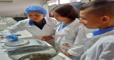 Jóvenes aprenden producción de alimentos alternativos para animales en Barinas
