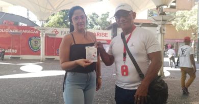 Entregan permisos temporales para venta de productos carnestolendos en Caracas