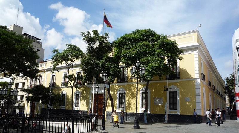Venezuela rechaza declaraciones de Jim Risch que justifica robo del avión Emtrasur