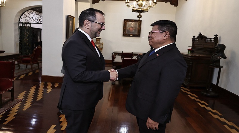 Embajador de Filipinas entrega Copias de Estilo al canciller Gil