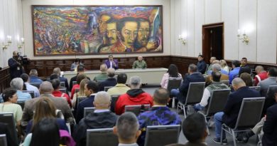 Presidente Maduro se reúne con Gobernadores y ministros en Miraflores