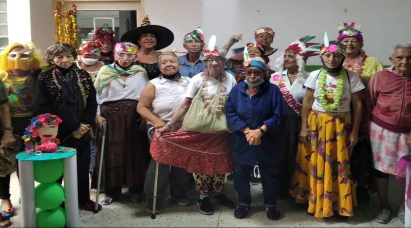 Adultos mayores en Miranda celebran inicio de carnavales