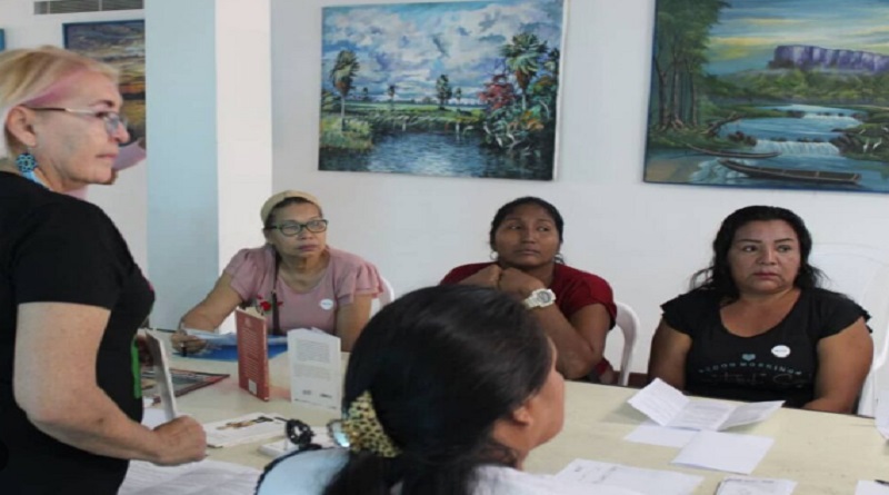 Cenal crea seminario literario para formar nuevas escritoras