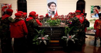 Militares patriotas rinden homenaje al Comandante Chávez en Cuartel 4F