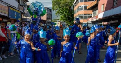 Comparsas del CEA Guatire promueven preservación del planeta