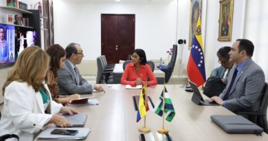 Vicepresidenta Delcy Rodríguez se reúne con presidente de la CAF