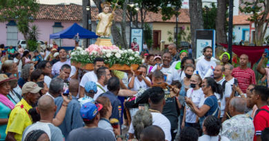Habitantes de Petare reciben por primera vez al Niño Jesús de Curiepe