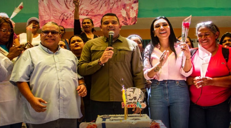 Lideresas de Falcón participan en jornada del programa Y Dios me hizo Mujer